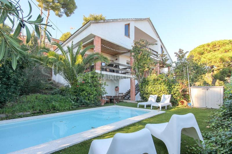 Foto 84778ae6-8c2e-4416-a533-0a1b9098341c. Casa amb calefacció aparcament piscina a Montmar Castelldefels