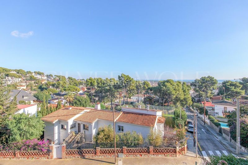 Foto b4934ab1-5dd8-4c38-ae29-4871a72c9c1e. Casa amb calefacció aparcament piscina a Montmar Castelldefels
