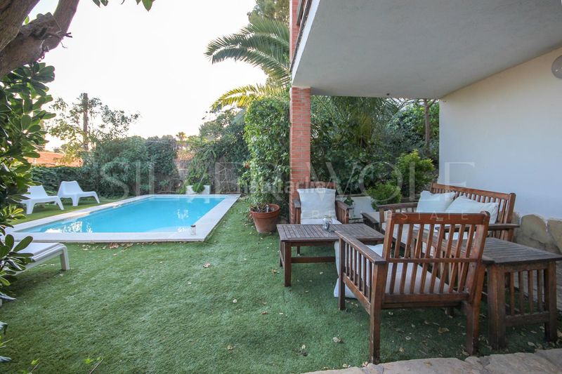 Foto c0f6deb2-6d2e-4171-885f-0876500ecbd2. Casa amb calefacció aparcament piscina a Montmar Castelldefels