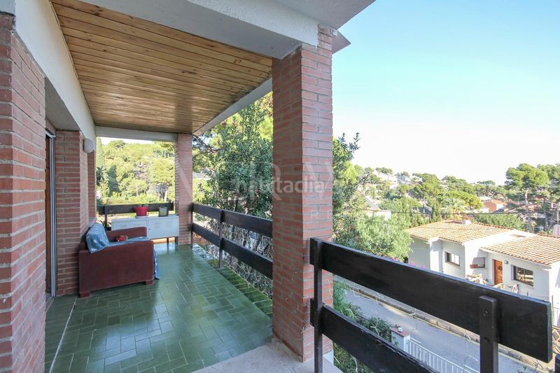 Foto e03fe5b4-976c-4263-9daf-c955bd39b7ed. Casa amb calefacció aparcament piscina a Montmar Castelldefels