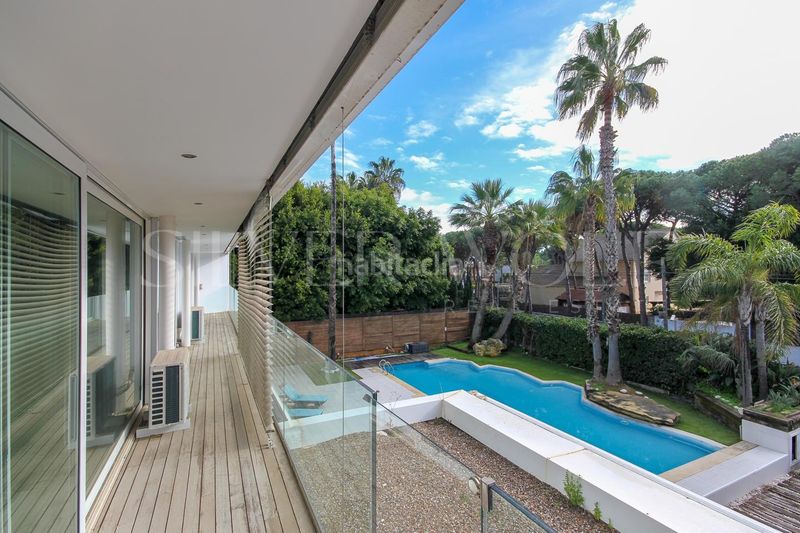 Foto 55bd39b4-ac27-487e-afaf-c97a8f4801b9. Casa amb calefacció aparcament piscina a La Pineda Castelldefels