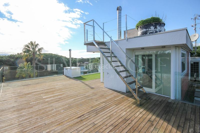 Foto 5953a7fd-9b7e-423d-860d-3dd841518b6d. Casa amb calefacció aparcament piscina a La Pineda Castelldefels