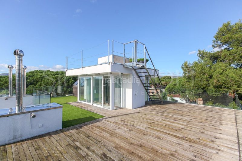 Foto a2aba7d5-a459-4ff4-8365-edfabfbd9794. Casa amb calefacció aparcament piscina a La Pineda Castelldefels