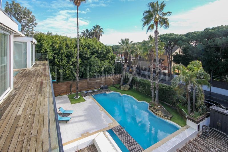 Foto aca62f39-f7ab-42e7-b96c-f8ba2cce2fde. Casa amb calefacció aparcament piscina a La Pineda Castelldefels