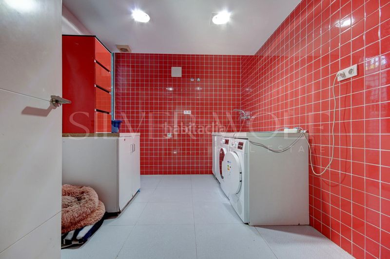 Foto b0a8ca08-6411-45b9-abb7-1f233f8b0c79. Casa amb calefacció aparcament piscina a La Pineda Castelldefels