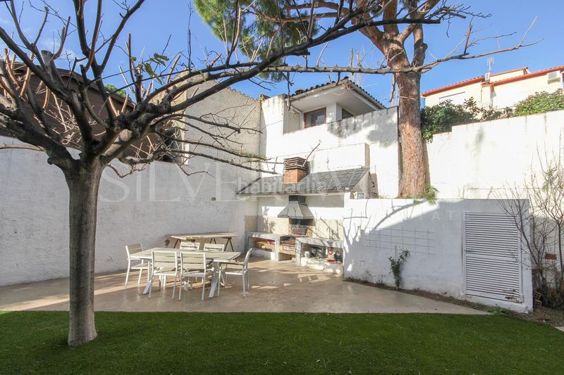 Foto a9475e11-f74e-44cc-833a-0ce909ad69e2. Casa amb calefacció aparcament piscina a Torrent Ballester Viladecans