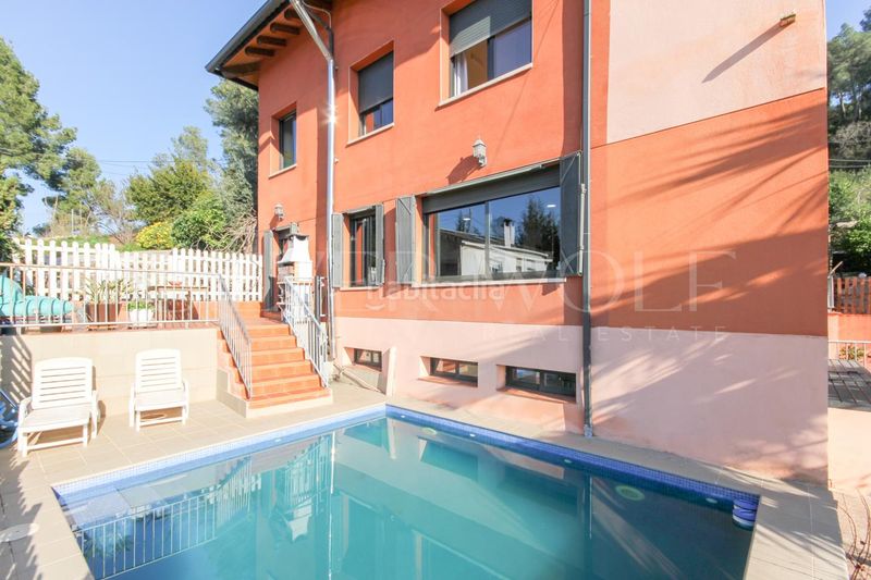 Foto 39da35d6-8b5c-46a2-9df4-5fe120dd50b3. Casa amb calefacció aparcament piscina a Cervelló