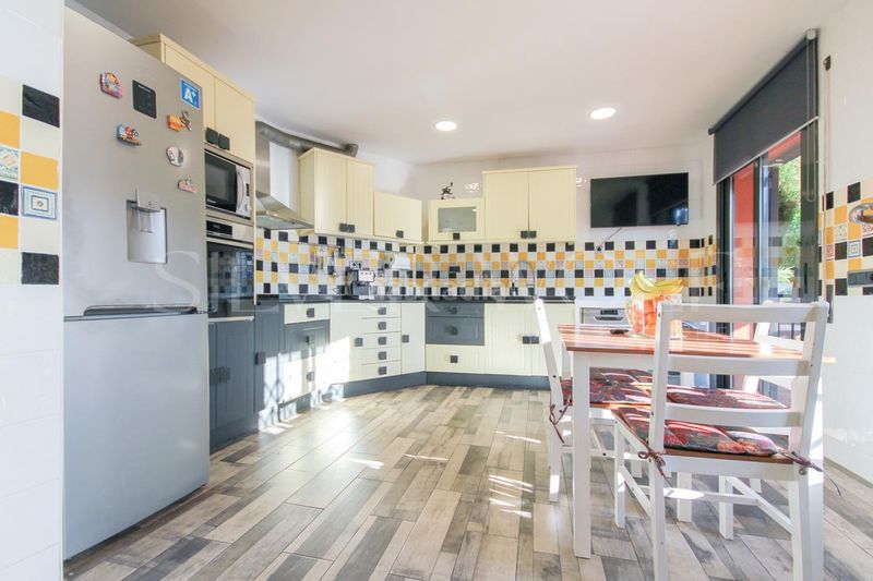 Foto 483fc6f4-82d6-405c-a7ad-fa5adf5f5e4f. Casa amb calefacció aparcament piscina a Cervelló