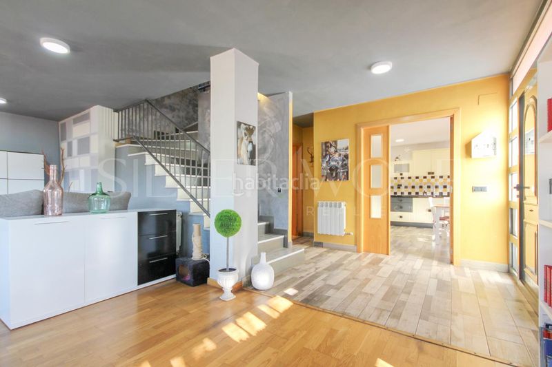 Foto 50ef8af3-f67d-4a50-bf75-bc71f84e9673. Casa amb calefacció aparcament piscina a Cervelló