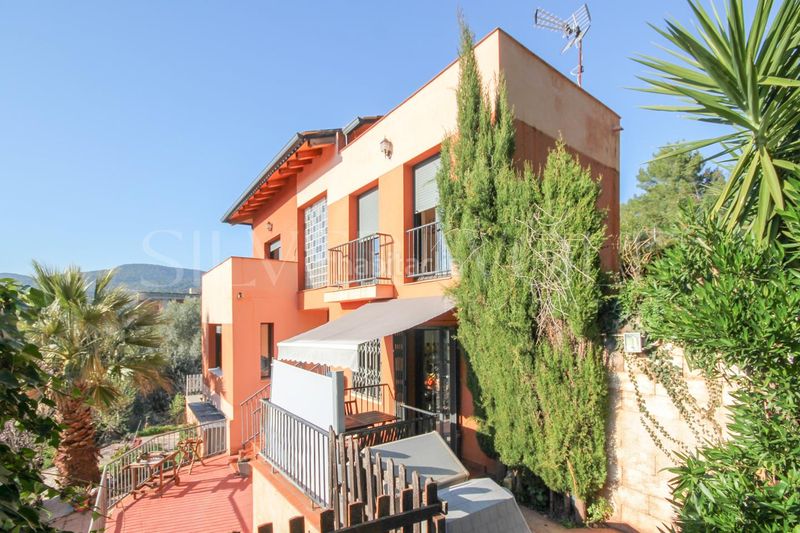 Foto 9dec0709-fda8-4789-b799-9408779ac5ce. Casa amb calefacció aparcament piscina a Cervelló