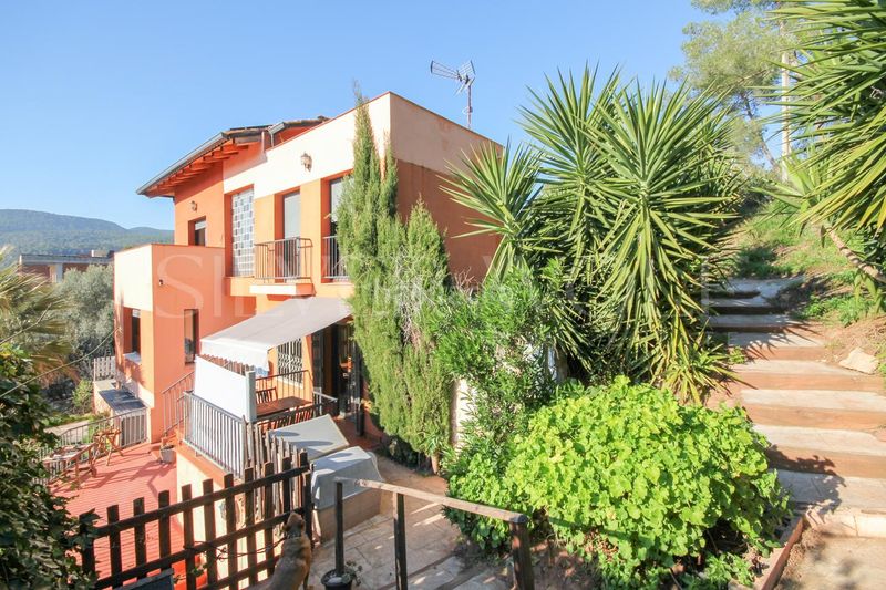 Foto d38a60f6-57fe-45f8-bf32-d2425d1cbeec. Casa amb calefacció aparcament piscina a Cervelló