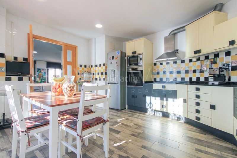 Foto da35b00e-0f67-4ca4-91c1-353e1c163f57. Casa amb calefacció aparcament piscina a Cervelló