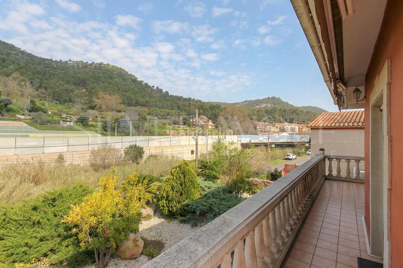 Foto 05b98465-129e-4ed5-b782-93d2dbb97c59. Casa amb calefacció aparcament piscina a Cervelló