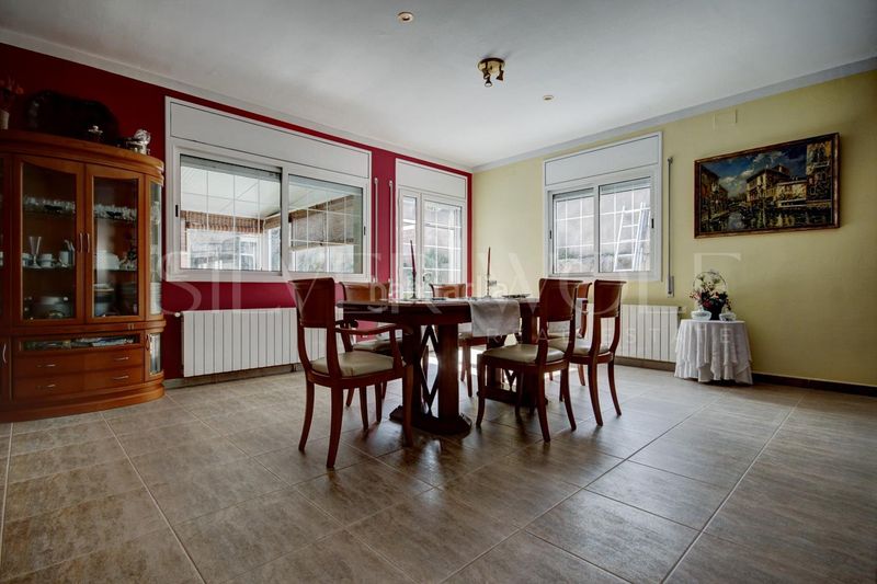 Foto 8012bfaf-5993-42de-9156-257af20fc4b3. Casa amb calefacció aparcament piscina a Cervelló