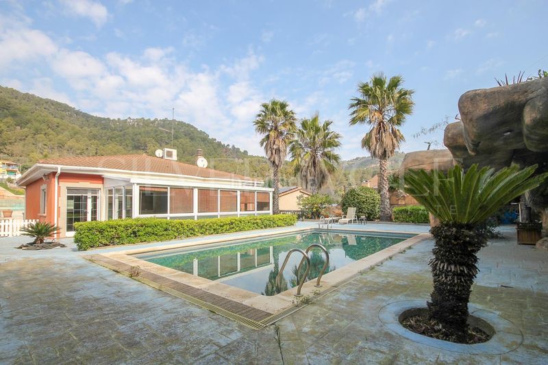 Foto b31468ff-d28b-4713-af0a-bf7be49aff51. Casa amb calefacció aparcament piscina a Cervelló