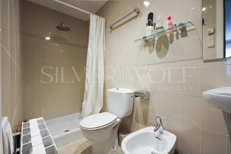 Foto 2843e5e8-88ac-40a2-b37e-f7259db38147. Casa sofisticada y funcional en Pallejà
