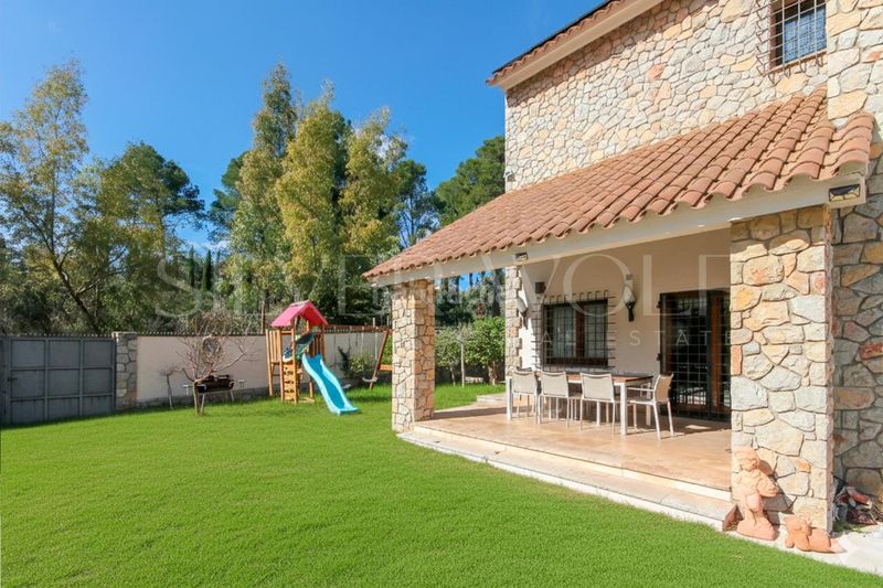 Foto f2320557-7d6a-42a0-b787-92d2cce01257. Casa sofisticada y funcional en Pallejà