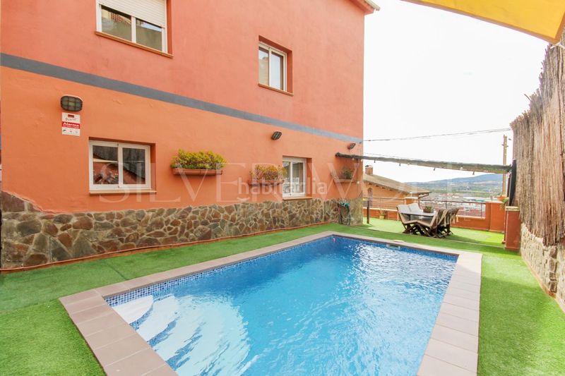 Foto 46a27cbb-27fc-4940-a022-766cd9956719. Casa amb calefacció aparcament piscina a Molins de Rei