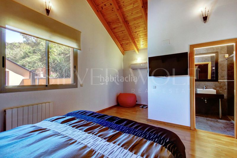 Foto f8390122-4225-435e-ada7-efb8f66c34ca. Casa amb calefacció aparcament piscina a Vallirana