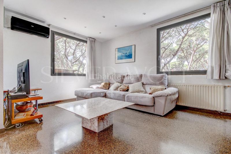 Foto 0a292dc2-76ae-44a8-b907-16792dc17b62. Casa amb calefacció aparcament piscina a Gava Mar Gavà