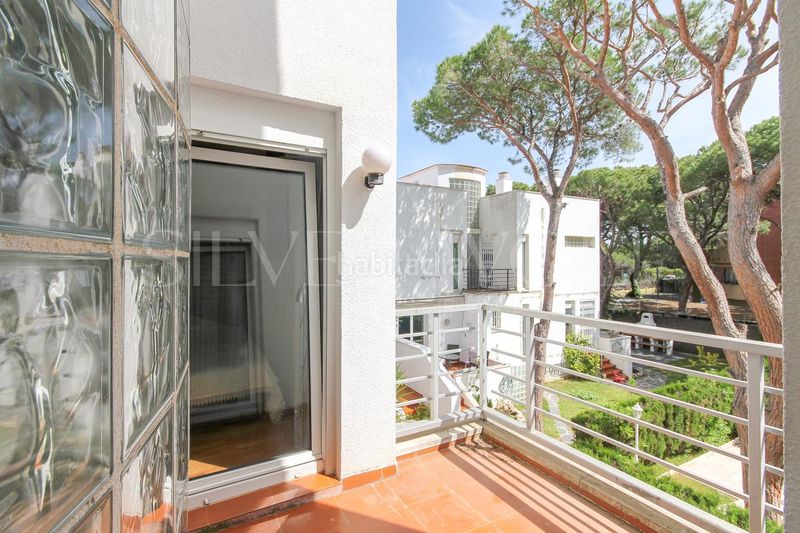 Foto 6a599f93-df20-4f5b-bb84-7dd93bed2387. Casa amb calefacció aparcament piscina a Gava Mar Gavà