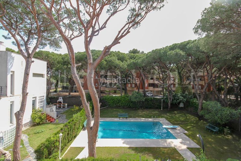 Foto 6c3393f0-f20c-484d-9db8-a5f3efd69401. Casa amb calefacció aparcament piscina a Gava Mar Gavà