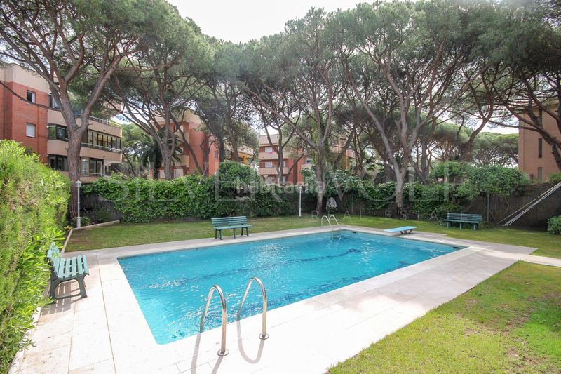 Foto 75785da8-efc1-4139-93a1-560e993d901a. Casa amb calefacció aparcament piscina a Gava Mar Gavà