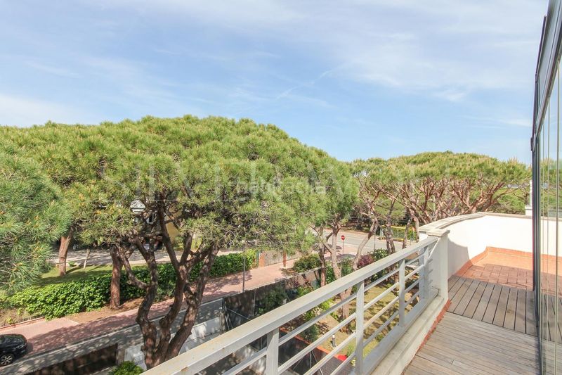 Foto c44cb899-fdf8-4088-95be-ed74d78788bd. Casa amb calefacció aparcament piscina a Gava Mar Gavà