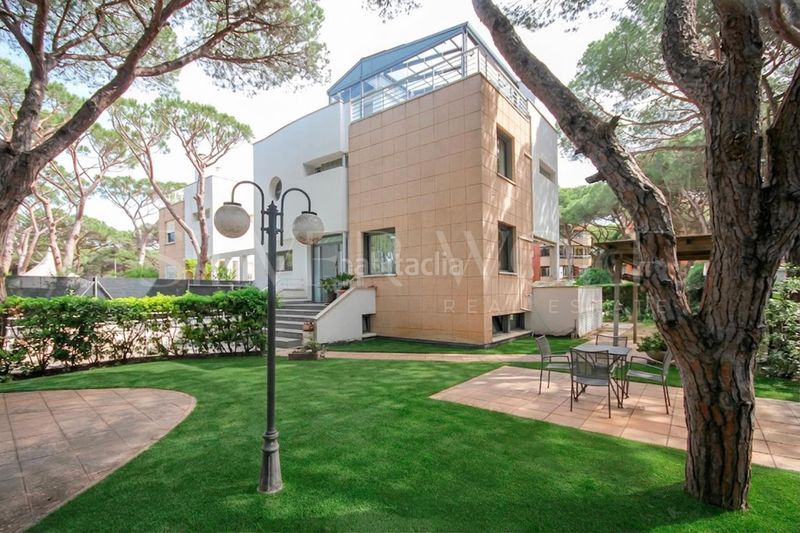 Foto cdc912fe-6082-4bc9-a938-b4fb4c0bfcd4. Casa amb calefacció aparcament piscina a Gava Mar Gavà