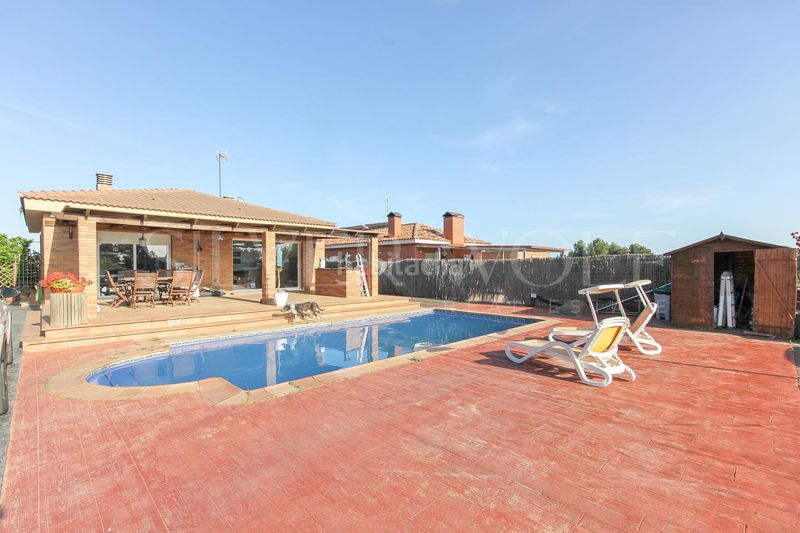 Foto 28cdae05-6713-4d29-bc3d-198202b06fc0. Casa amb calefacció aparcament piscina a Castellnou-Can Mir-Can Solà Rubí
