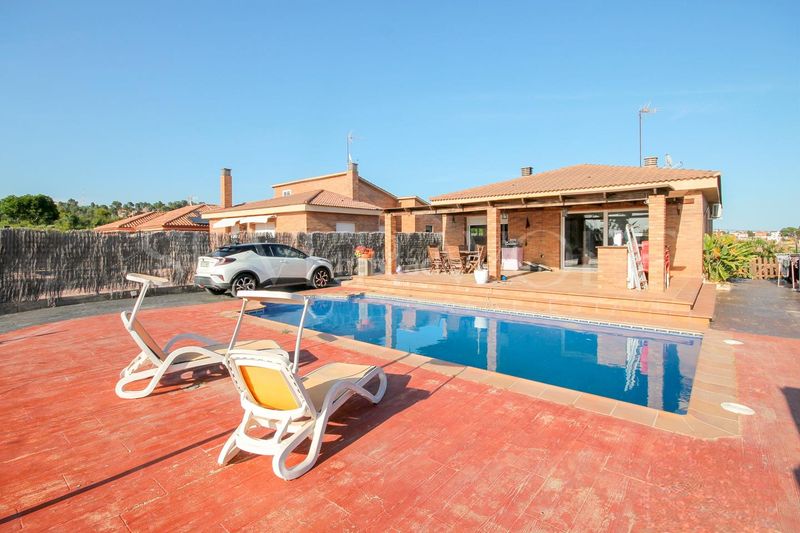 Foto 8429dcbc-ebf4-410c-8325-addd49b24a2f. Casa amb calefacció aparcament piscina a Castellnou-Can Mir-Can Solà Rubí