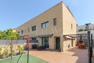 Casa aparellada  Mossèn miquel estruch i piera. Armonía en cubelles
