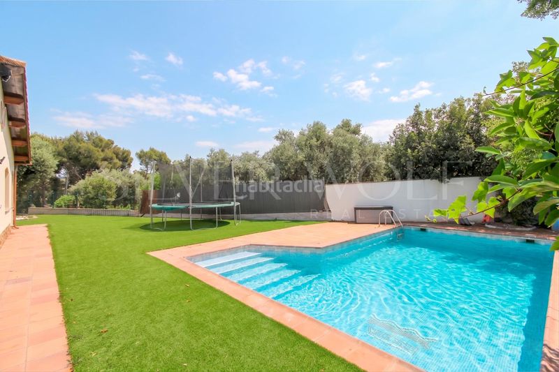 Foto 652001e4-4737-4d7b-a12f-70997ba0184e. Casa amb calefacció aparcament piscina a Can Violí - Can Poi del Bosc Garriga (La)