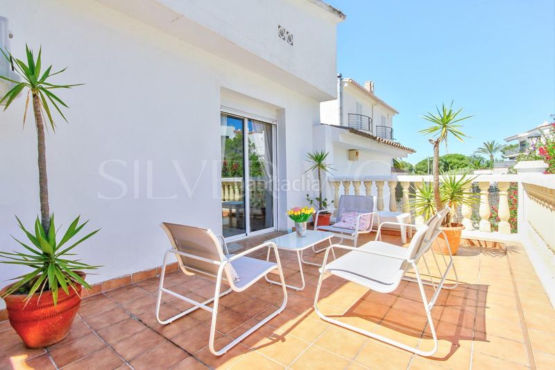 Foto 11672f61-c99f-4cfa-a84c-45e08e99b4d3. Casa amb calefacció aparcament piscina a Levantina - Montgavina - Quintmar Sitges