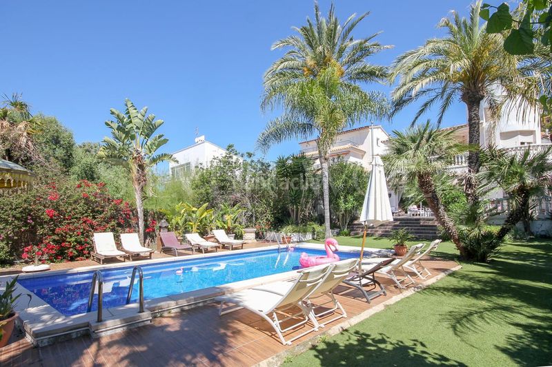 Foto 56fbef57-434e-4ce1-92e3-70c8ae3dd0a8. Casa amb calefacció aparcament piscina a Levantina - Montgavina - Quintmar Sitges