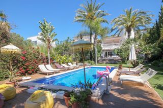 Casa  De la sardana. Palm garden