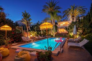 Casa  De la sardana. Palm garden
