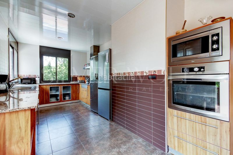 Foto 17d42890-b034-489e-a159-3d8af1e77d33. Casa amb calefacció aparcament piscina a Corbera de Llobregat