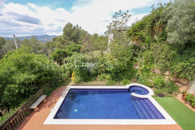 Foto 1d5ace50-4486-48f5-859d-f59864d5dc3f. Casa amb calefacció aparcament piscina a Corbera de Llobregat