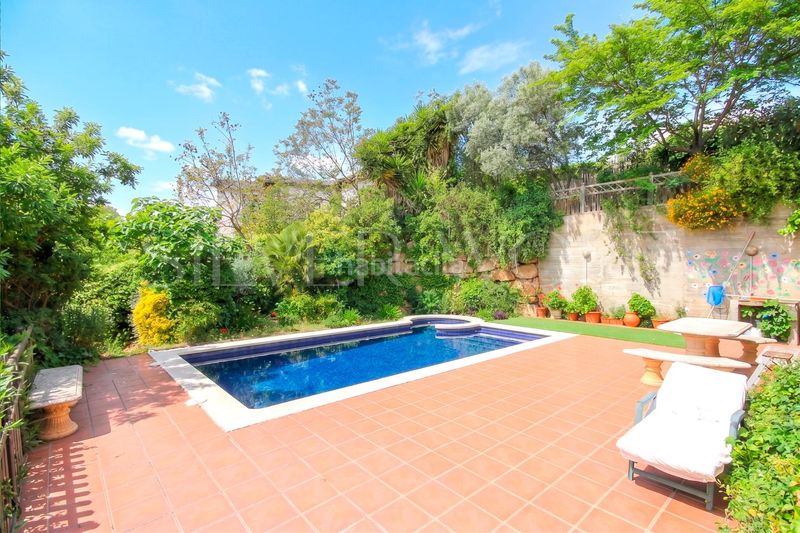 Foto 572f89a9-93bf-4cef-8e8d-1d9440aa13be. Casa amb calefacció aparcament piscina a Corbera de Llobregat
