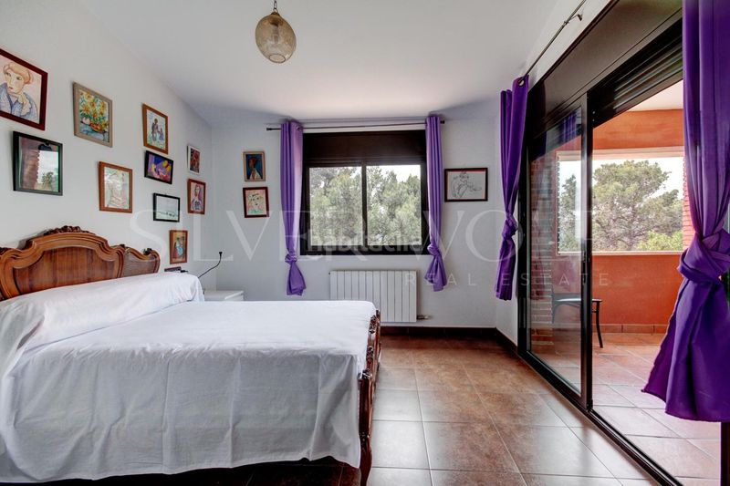 Foto 5a4542d8-1b63-494b-90e3-5251db6f3815. Casa amb calefacció aparcament piscina a Corbera de Llobregat