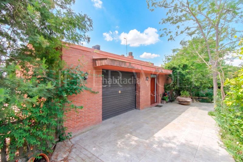 Foto 66cc217d-4882-4fdd-af7e-2ba281847131. Casa amb calefacció aparcament piscina a Corbera de Llobregat