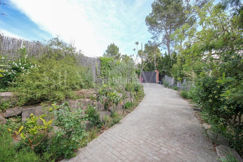 Foto 69d4410d-6b8d-4165-b111-dd814d661420. Casa amb calefacció aparcament piscina a Corbera de Llobregat