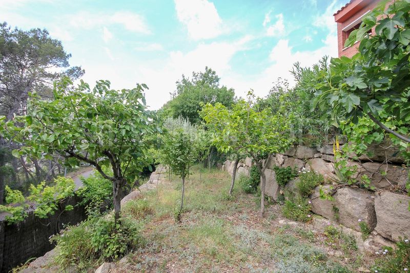 Foto b12f78f9-2c72-4b9f-860f-be6c91eb2323. Casa amb calefacció aparcament piscina a Corbera de Llobregat