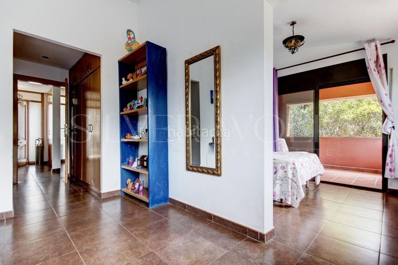 Foto ef7ad6f7-fbc3-426c-b77d-011cdaefcf7f. Casa amb calefacció aparcament piscina a Corbera de Llobregat