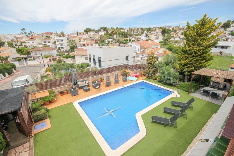 Foto bd55a80d-ec26-47c1-87b2-a3a8b47187a7. Casa amb calefacció piscina a Cunit residencial Cunit