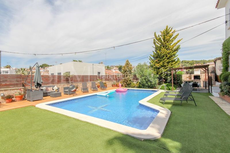 Foto cc4e2681-1eb7-4f9d-b2da-d0f8d80c395b. Casa amb calefacció piscina a Cunit residencial Cunit