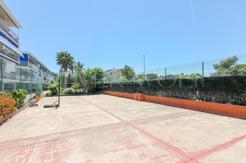 Foto 313e250b-6854-4a88-a723-e59ad55e3fa9. Pis amb calefacció aparcament piscina a Gava Mar Gavà