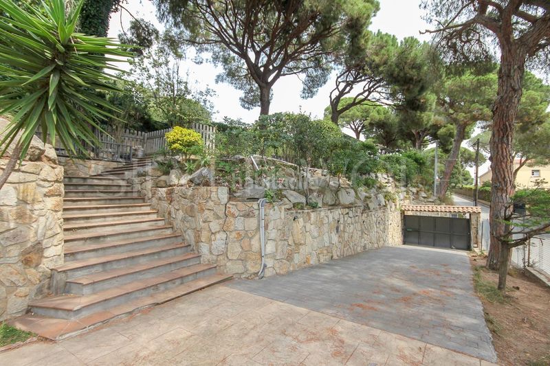 Foto f66298fc-b469-4f6d-82b2-cb425c809dcc. Casa amb calefacció aparcament piscina a Cabrera de Mar