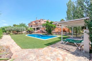 House  De ramon muntaner. Mirando a montserrat